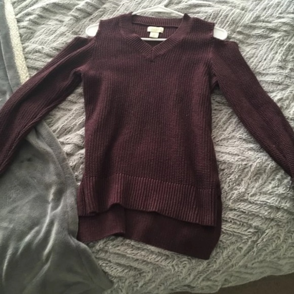 Cold Shoulder Cutout V-neck Sweater - Picture 1 of 4